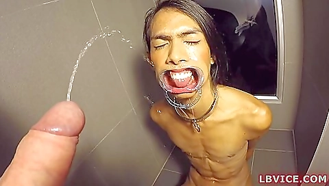 Busty brunette milf enjoys a blowjob and a blowjob