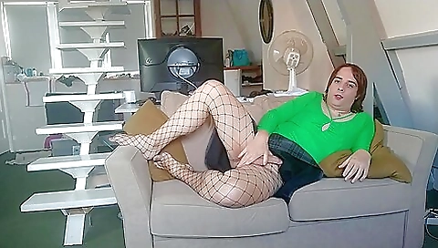 French naked naked on the bed and fucked by the boyfriend