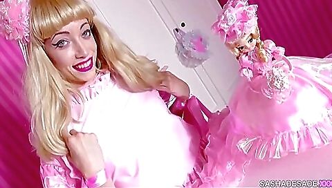 Blonde hottie wearing stockings and stockings gets facial