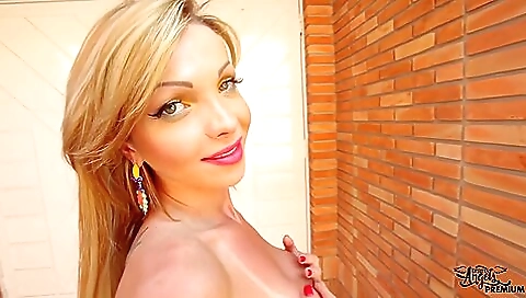 Blonde blonde has a huge boobed body and deepthroat cock