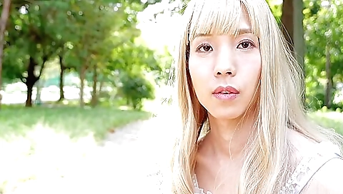 Sexy girl with a great ass and a big ass goes deepthroat