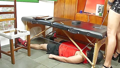 Latexed shemale shows off her pussy and then cums on a dick